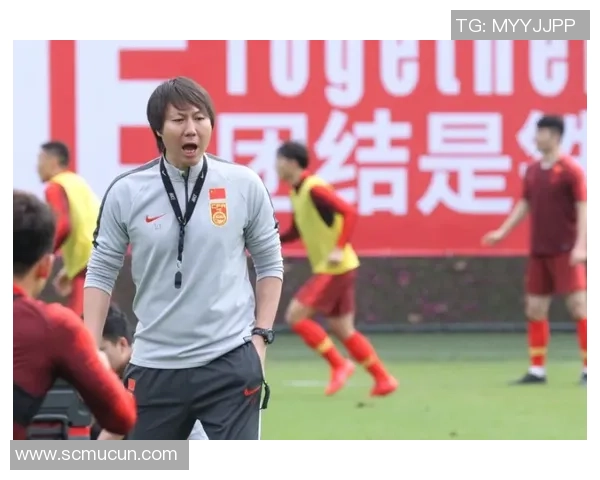 假摔球星风波与足球赛场道德底线的博弈与反思 假摔球星风波与足球赛场道德底线的博弈与反思