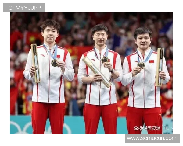 巨星捧起荣耀奖杯全场沸腾见证足球辉煌时刻